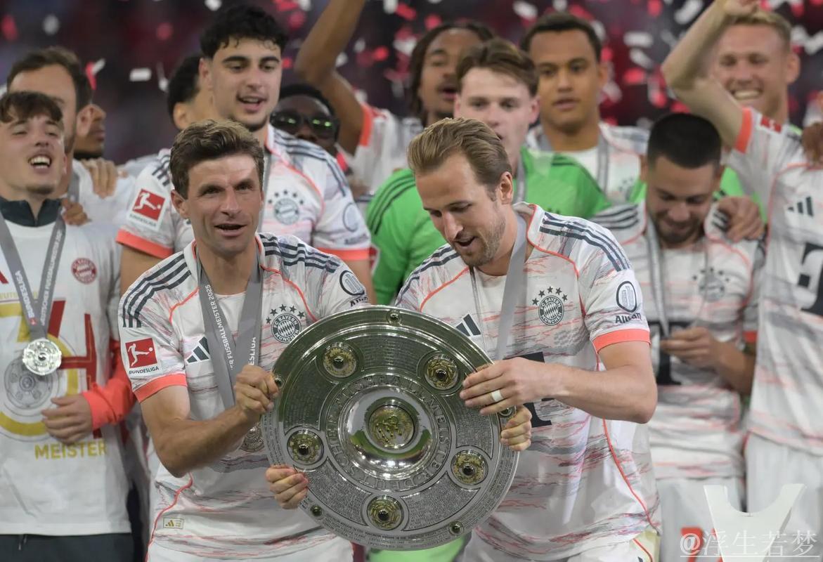 拜仁平局提前两轮夺冠 凯恩收获生涯首冠