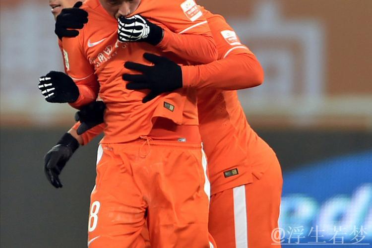 费利佩抓住山东泰山失误机会上演精彩抽射